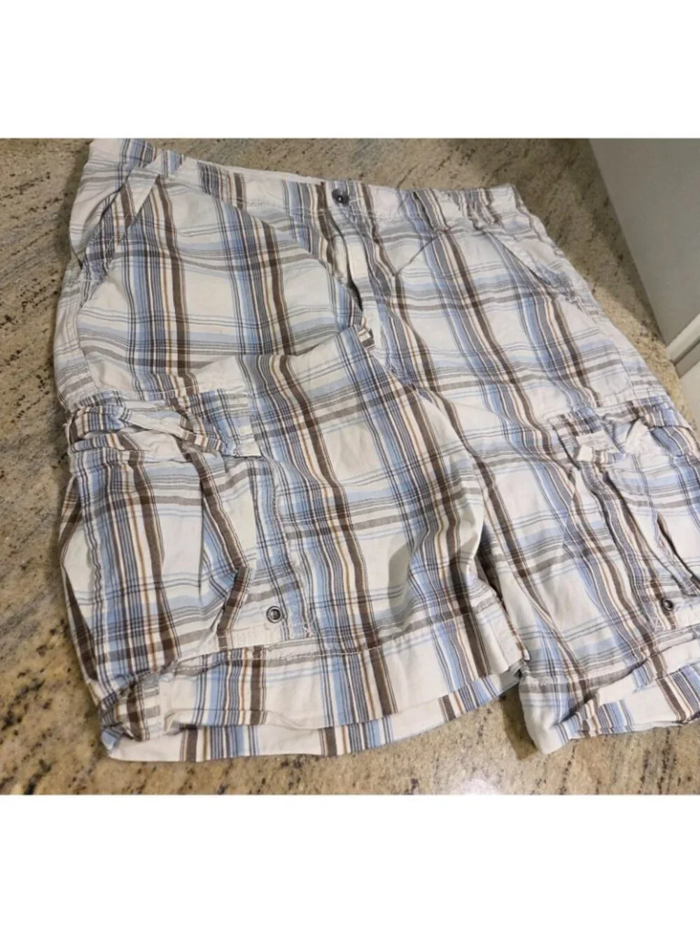 Levi Men’s Plaid Cargo shorts 36 x 10 Brown Blue Skater